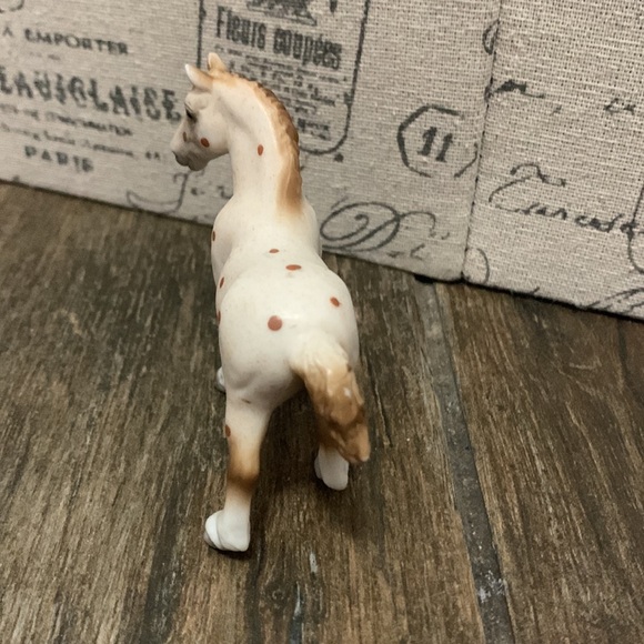 A little play horse with a little mark on the stomach - Picture 4 of 5